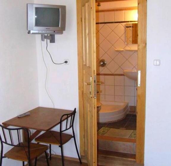 חדר סטנדרט לשלושה, Hungaria Guesthouse