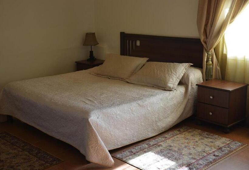 اتاق اکونومی, Luna Motel