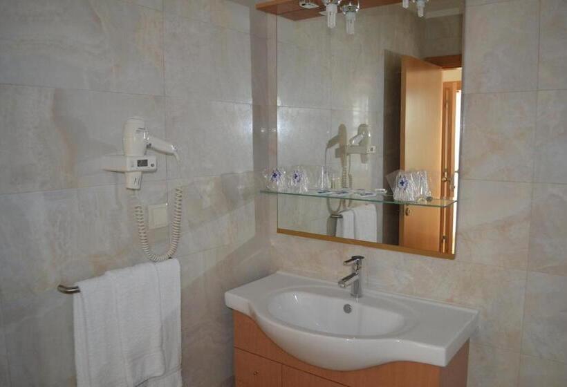 اتاق استاندارد سه نفره, Arenilha Guest House
