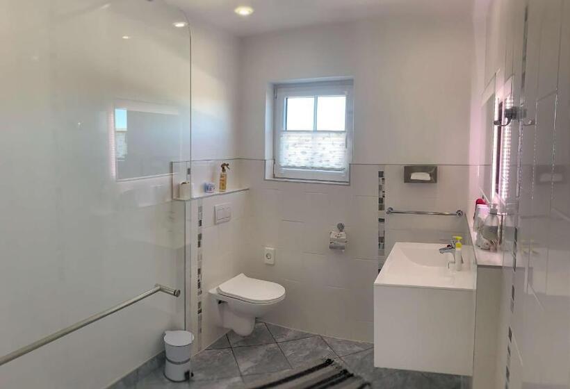Апартаменты 1 Спальня, Farr Out Guesthouse