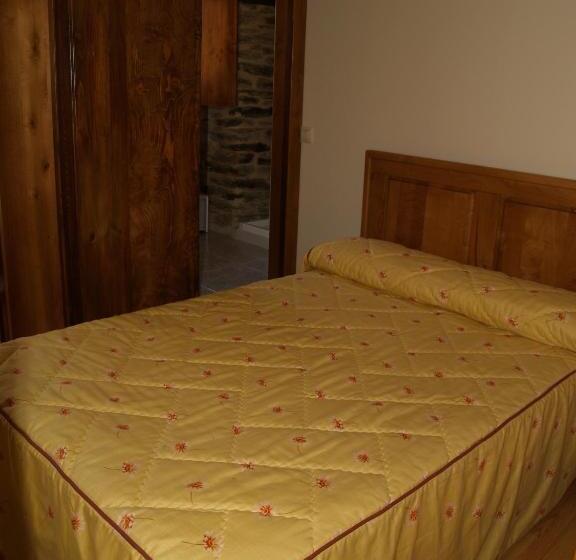اتاق استاندارد یک نفره, Hostal Tribal