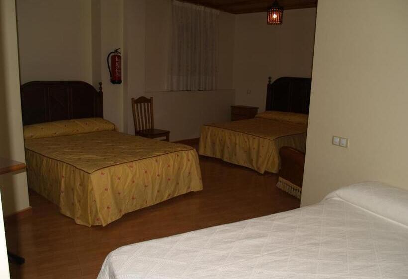 اتاق استاندارد چهار تخته, Hostal Tribal