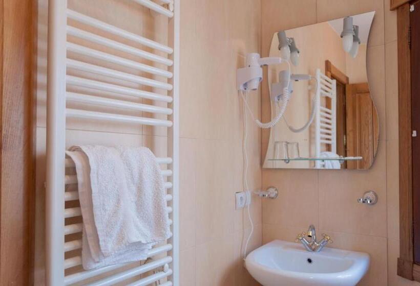 اتاق استاندارد چهار تخته, Hostal Tribal