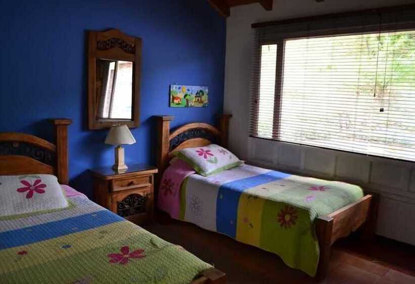 Номер Стандарт Трехместный, Miravalle Suites