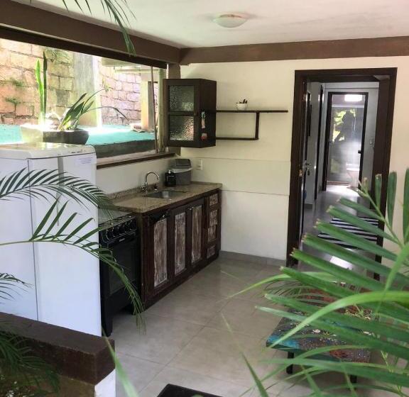 샬레, Pousada Aloha Beach House