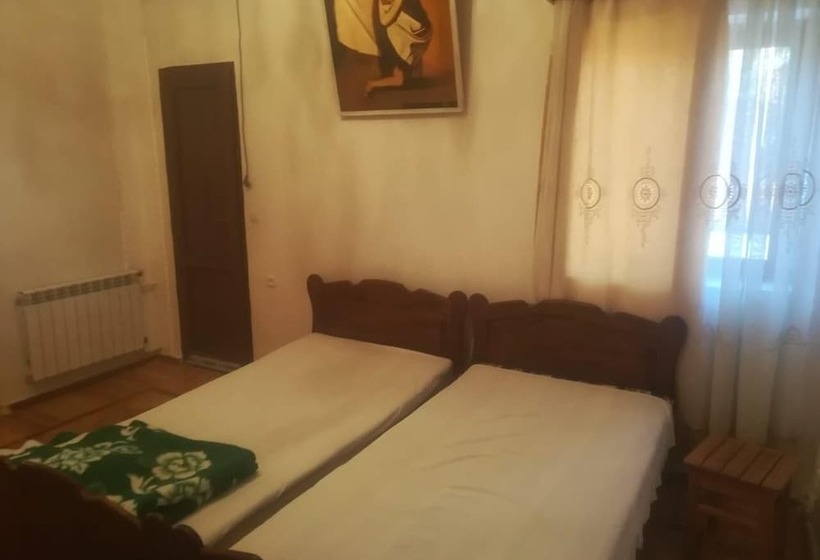 اتاق استاندارد, Kharabadze