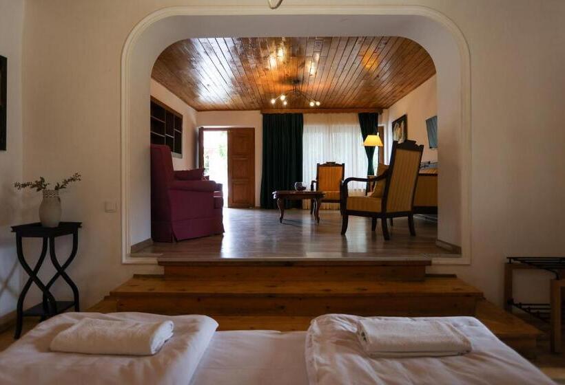 اتاق استاندارد سه نفره, Isev Kvareli