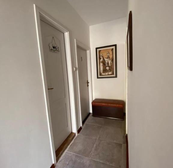 اتاق استاندارد با سرویس بهداشتی مشترک, Viktor Rooms