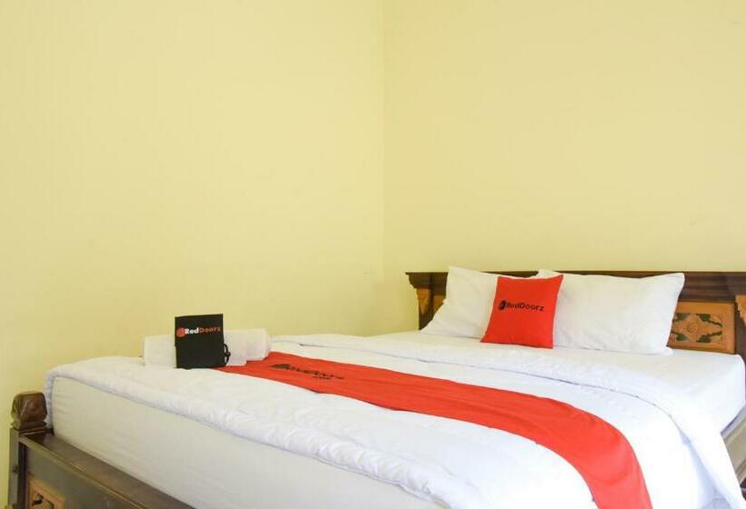 Семейный Номер, Reddoorz Syariah Near Balai Kota Probolinggo 2