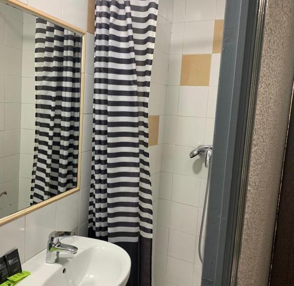 اتاق استاندارد چهار تخته, Hostal Alcobia