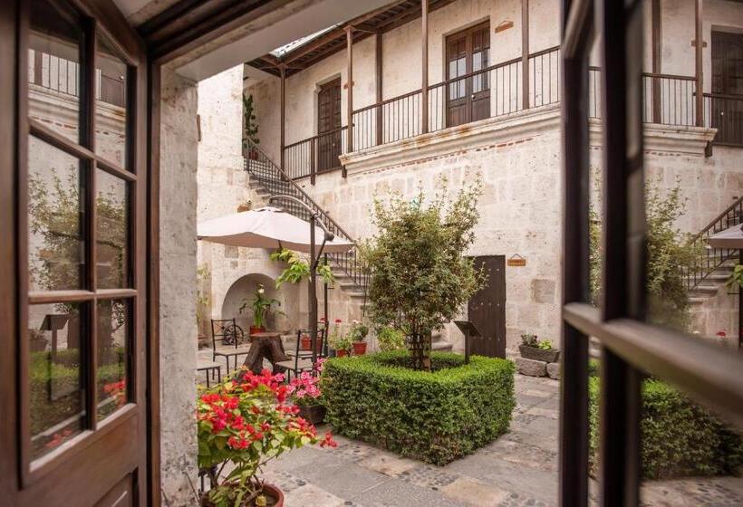 جناح جونيور, Acolpacha Tambo Boutique