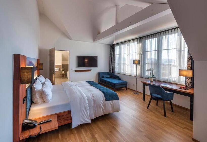 Suite with lake view, Seehotel Villa Linde