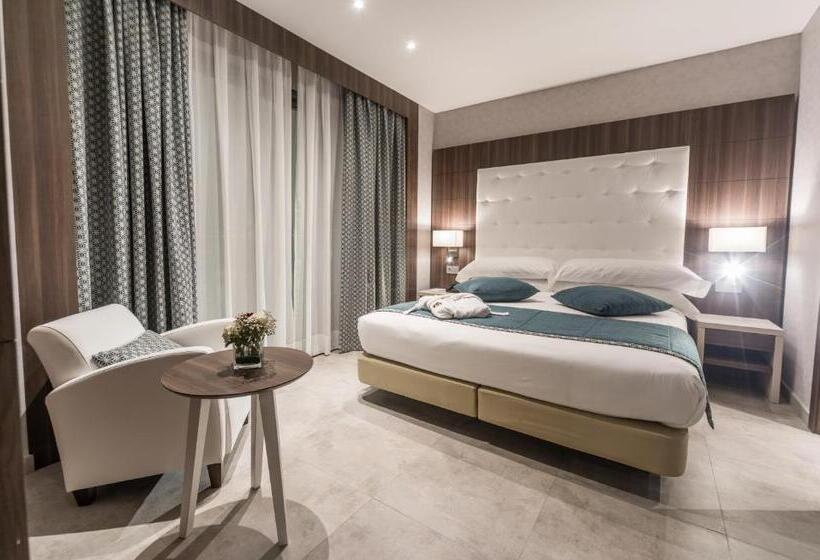 سوییت با چشم‌انداز دریا, Az Hotel Montana