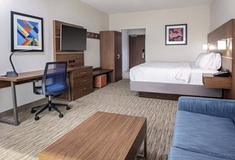 جناح, Holiday Inn Express & Suites   Madison, An Ihg