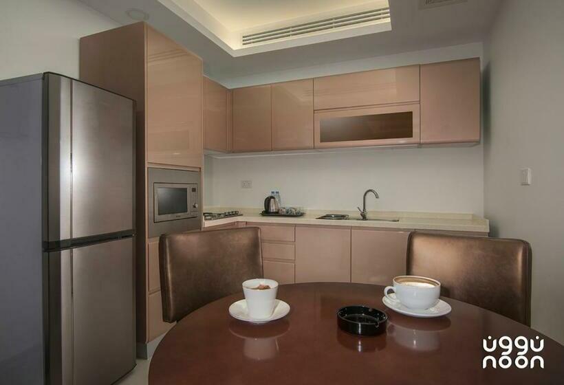 디럭스 스위트 킹 침대, Noon Hotel Suites