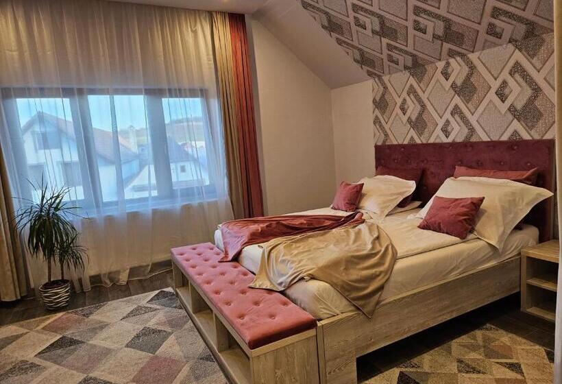 Полулюкс, Pensiunea Michael's House