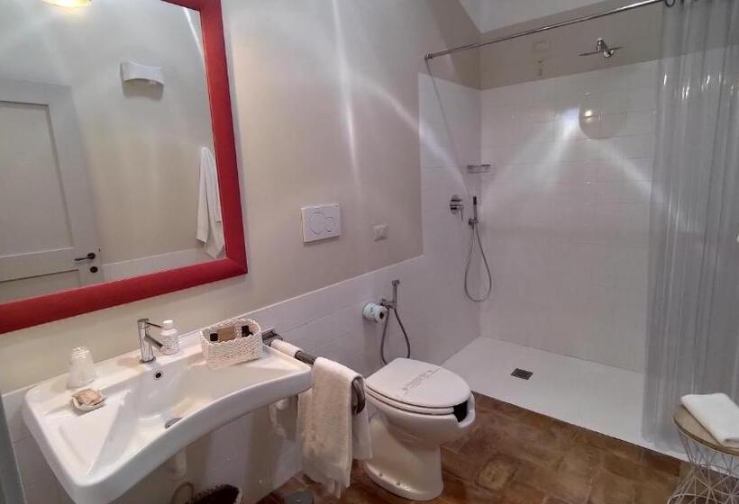 اتاق استاندارد با تخت بزرگ برای معلولان, Agriturismo Poderedodici