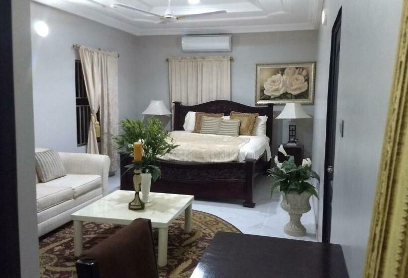 סוויטה אקזקיוטיב, The Winford Boutique Hotel Achimota