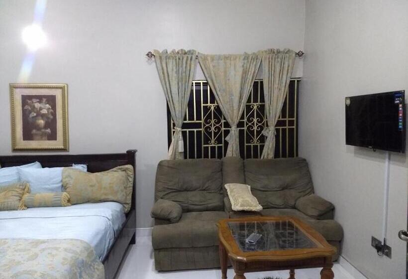 חדר דלוקס עם מיטת קינג, The Winford Boutique Hotel Achimota
