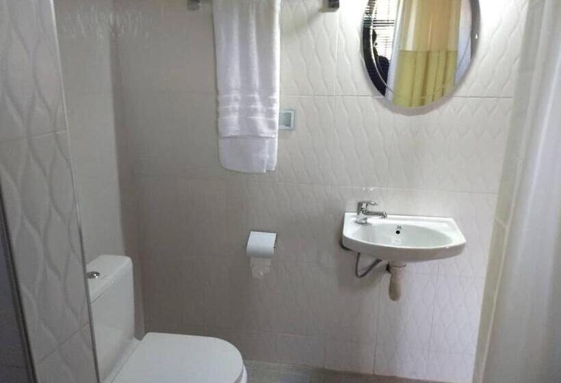חדר סופריור עם מיטת קינג, The Winford Boutique Hotel Achimota