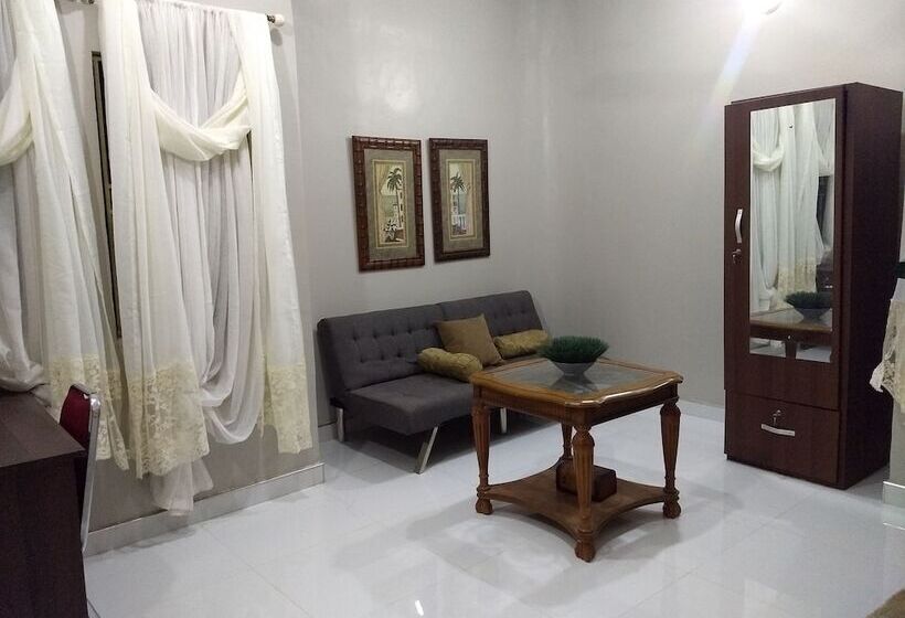 סוויטה משפחתית, The Winford Boutique Hotel Achimota
