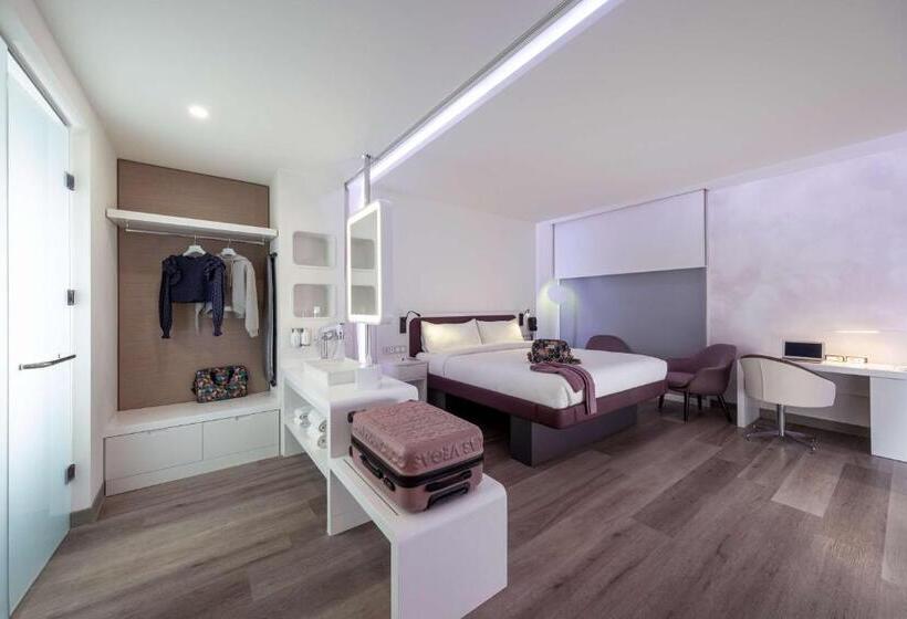 اتاق لوکس با تخت بزرگ, Yotel Istanbul Airport Landside, City Entrance