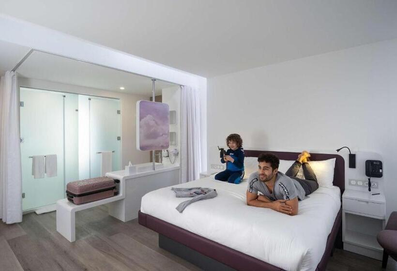 اتاق لوکس با تخت بزرگ, Yotel Istanbul Airport Landside, City Entrance