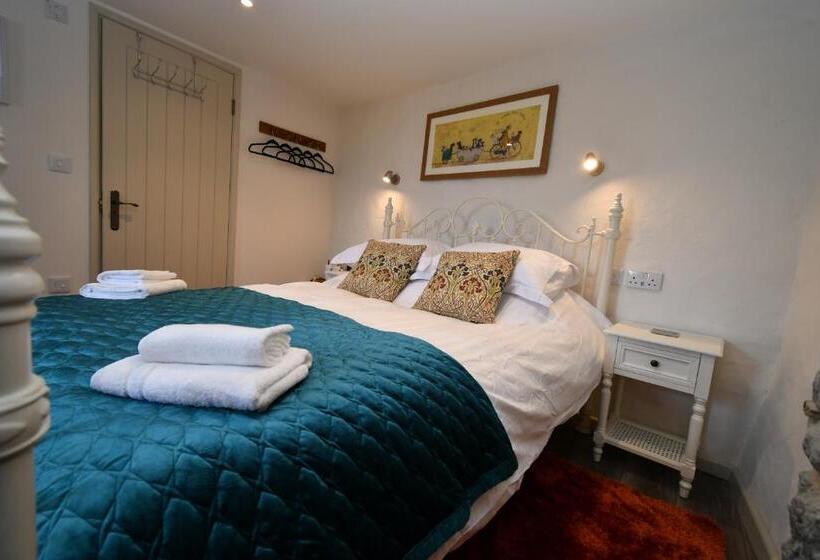 اتاق استاندارد, Carew Inn