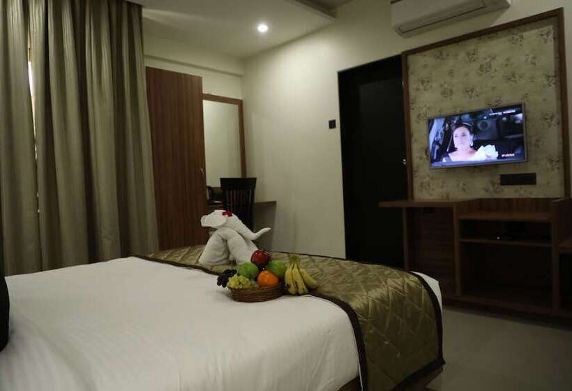 Номер Deluxe, Kyriad Hotel Solapur By Othpl