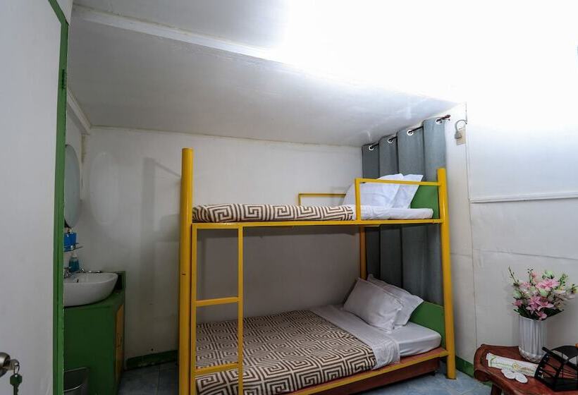 בקתה, Lanzones Cabana