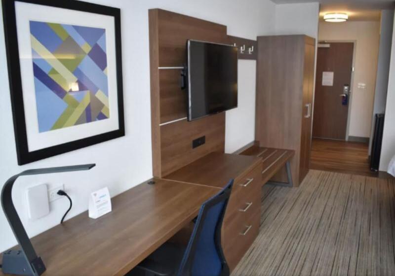 身障者適用スイートルーム, Holiday Inn Express & Suites   Boston South   Randolph, An Ihg