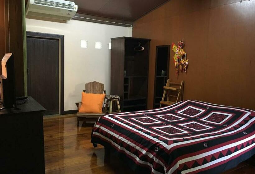 Трехместный Номер Стандарт с Балконом, Lotus Place Sukhothai