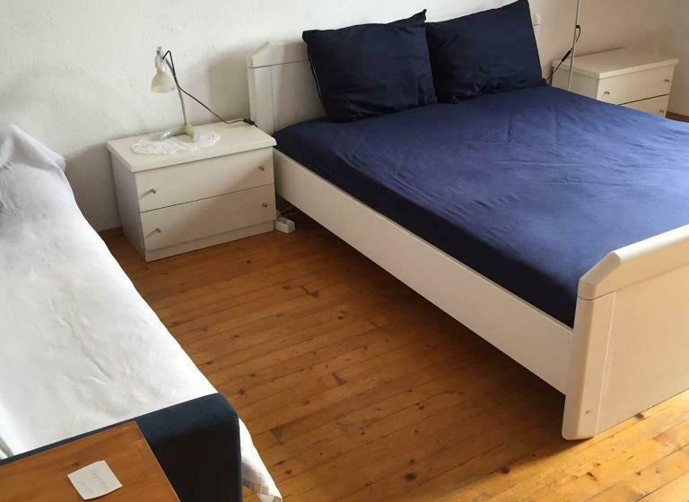 اتاق لوکس سه تخته, Hostel Emi