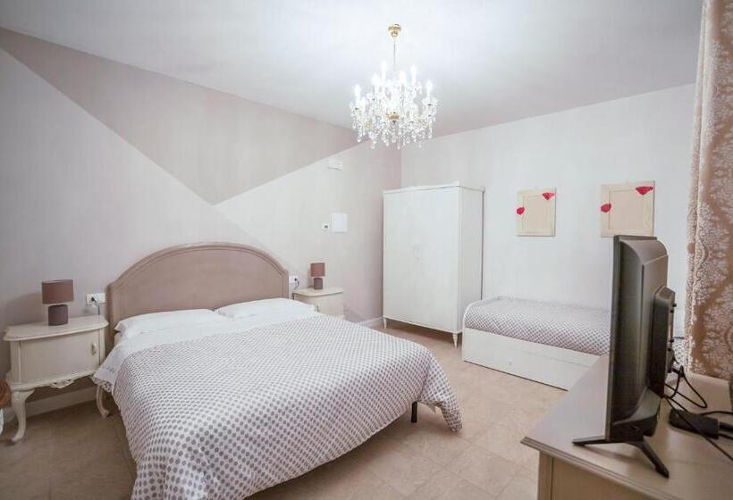 اتاق استاندارد با چشم‌انداز باغ, Garda Relais Antica Romelia