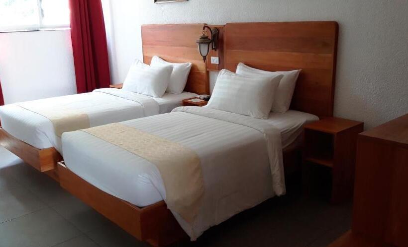 اتاق راحتی سه تخته, Roman Empire Panglao Boutique Resort