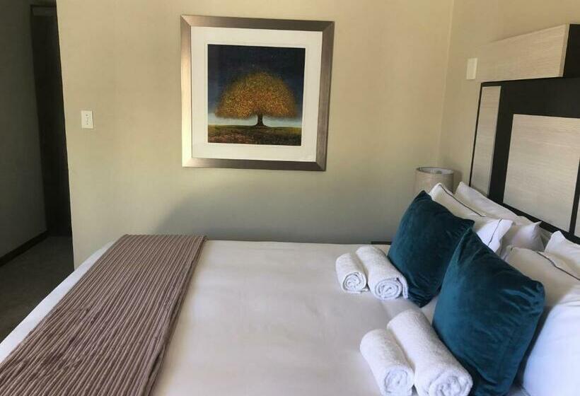اتاق لوکس, The Clan Guest House