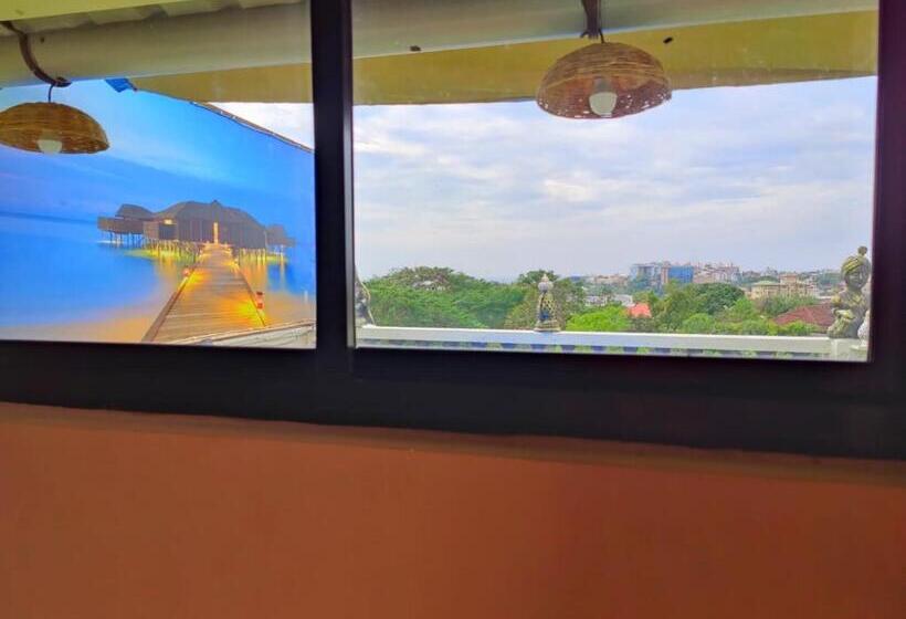 اتاق لوکس با بالکن و چشم‌انداز دریا, Bella Villa Luxury Stay