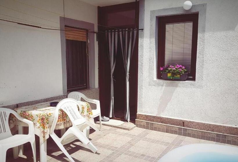 آپارتمان 1 خوابه همکف, Apartment Elmari