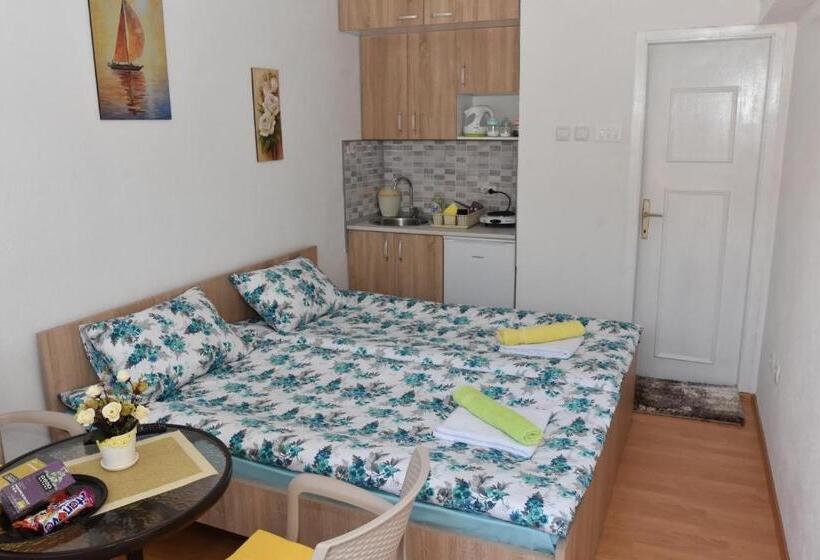 استودیو استاندارد با چشم‌انداز باغ, Apartment Elmari