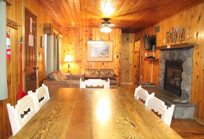 Апартаменты 3 Спальни, Copper King Lodge