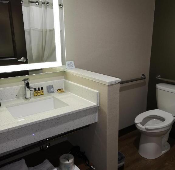 Номер Стандарт Адаптированный для Инвалидов, Best Western Plus Hinton Inn & Suites