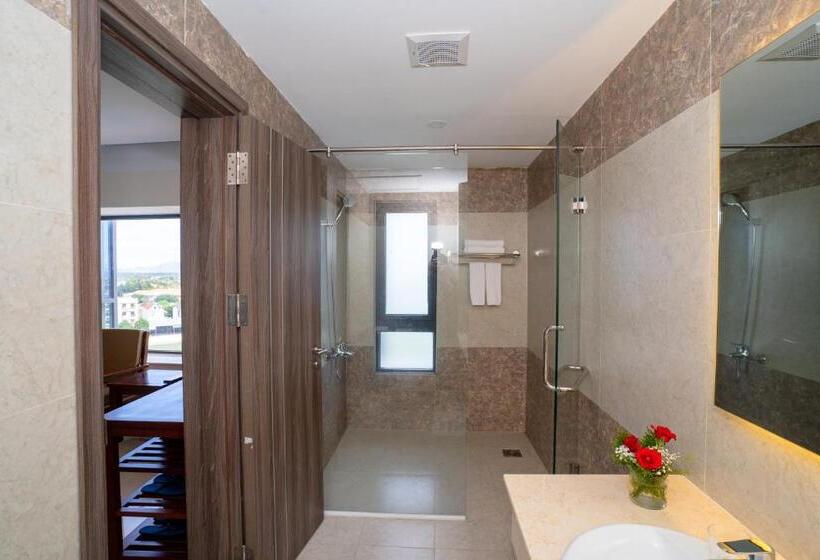 اتاق لوکس با چشم‌انداز دریا, Navy Hotel Cam Ranh