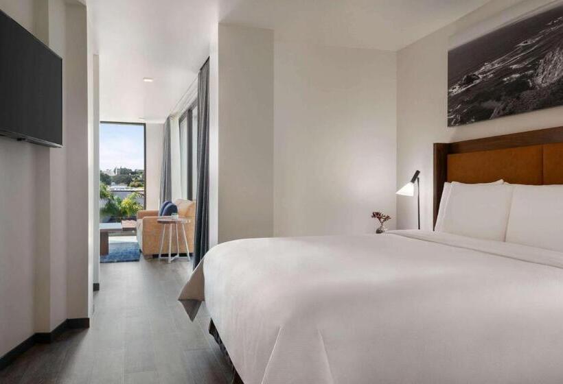 스위트 킹사이즈 침대, La Quinta By Wyndham San Luis Obispo