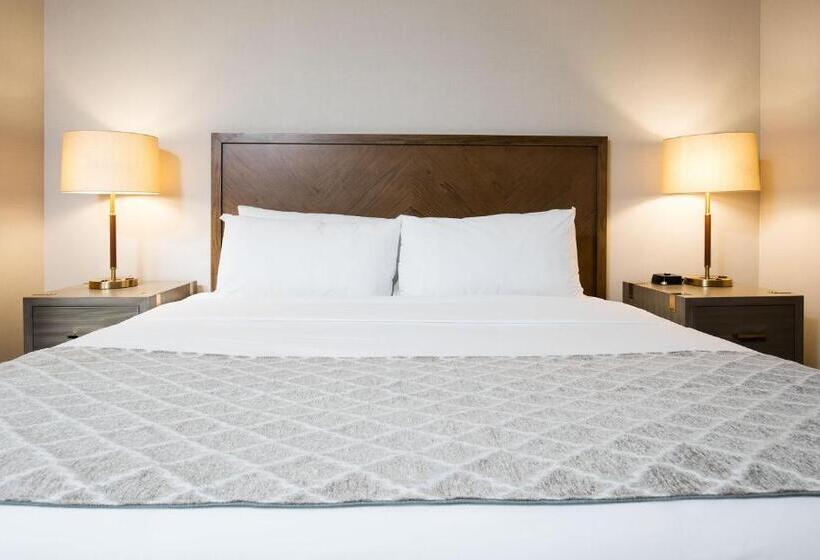Deluxe Suite King Bed, Pomeroy Inn & Suites Prince George