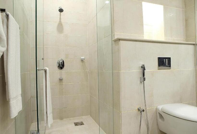 اتاق لوکس, Defence Raya Golf & Country Club
