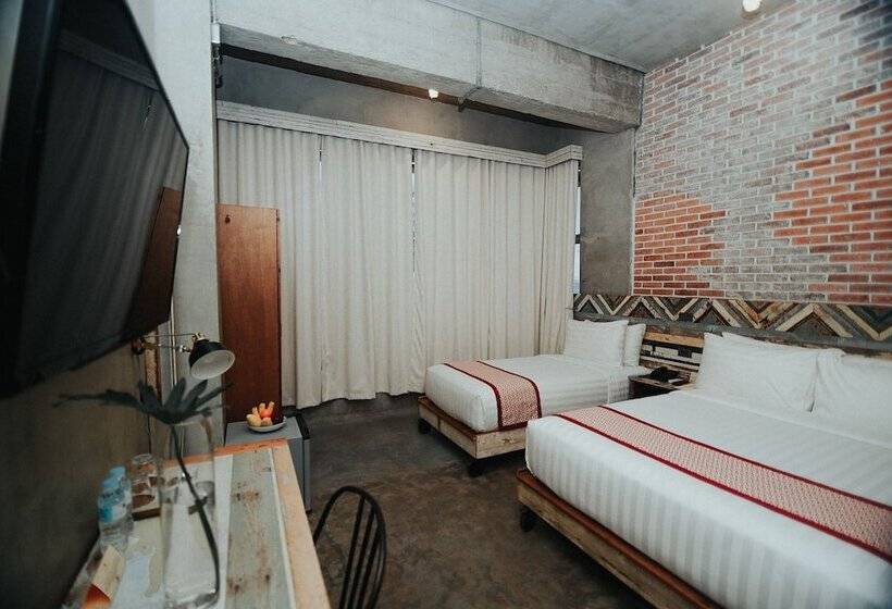 Номер Deluxe, The Bricks