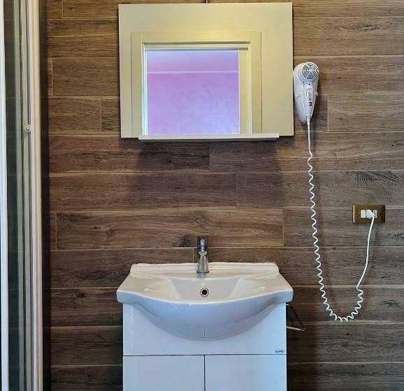 غرفة قياسية مزوَّدة بشُرفة, B&b Del Lago