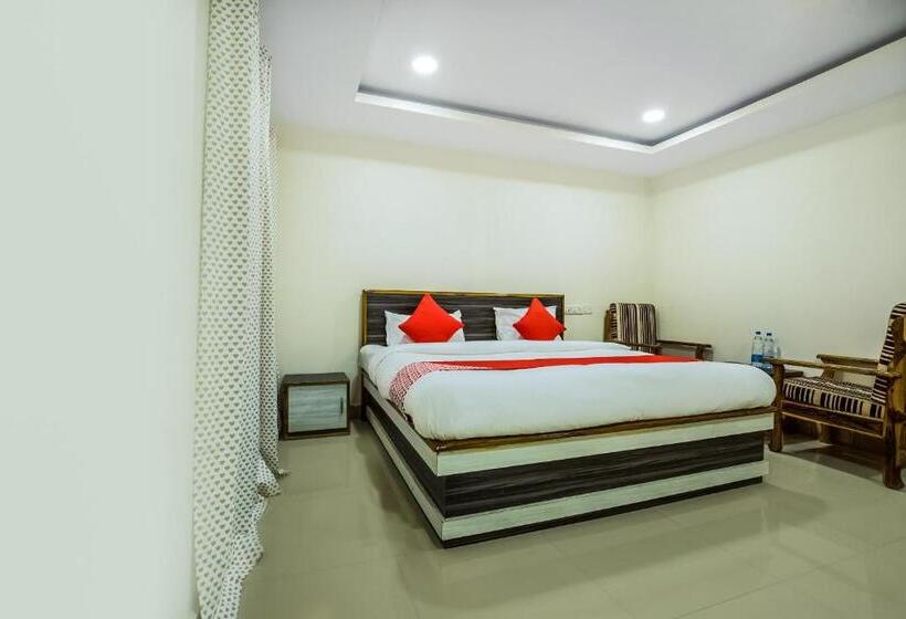 三人经典房间, Oyo 12973 Hotel Crystal