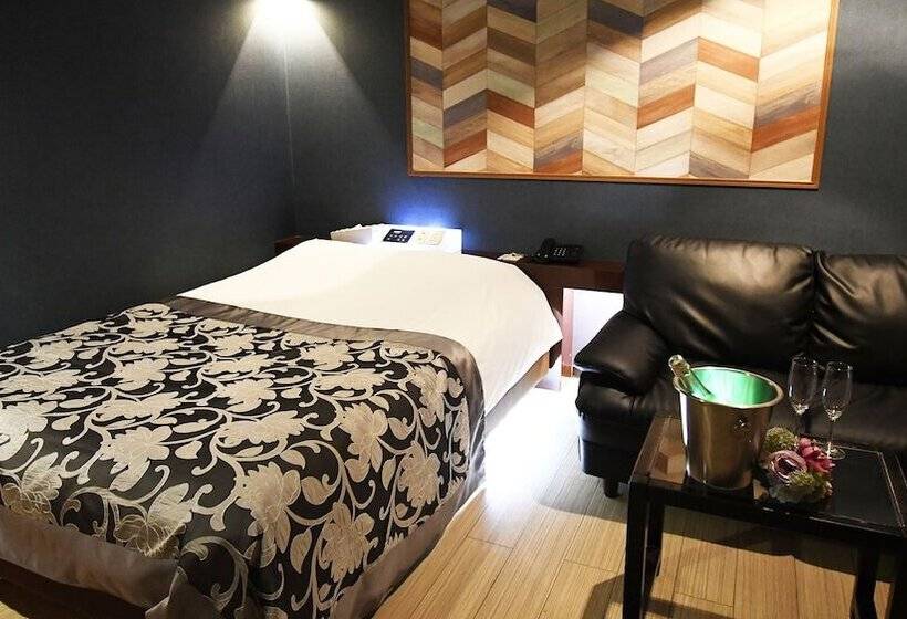 Номер Deluxe, Century