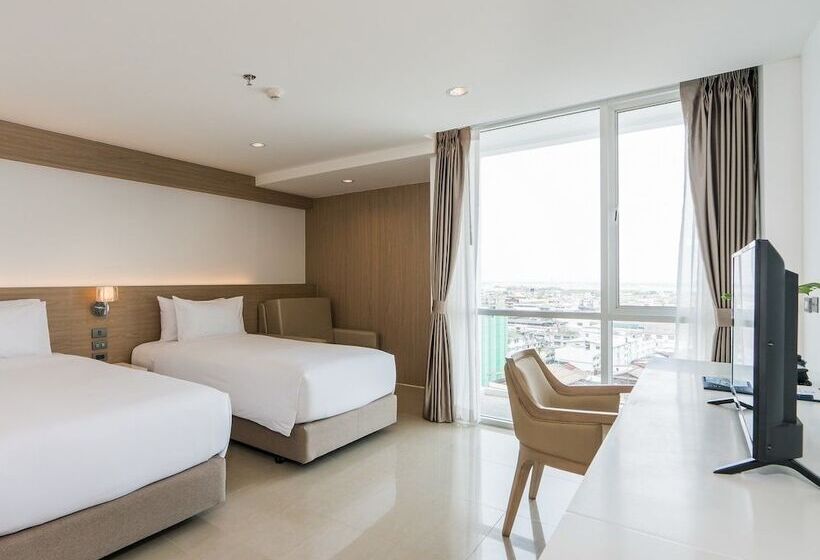 Quarto Superior, Rattanachol